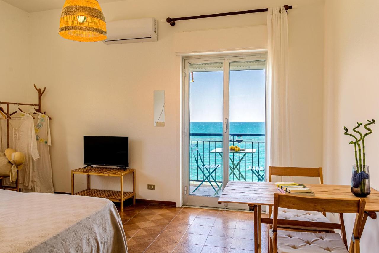 Mari Sea Home Giardini-Naxos Buitenkant foto